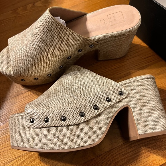 ShuShop Gina Nude Platform Clog Sandal in Gold Woven - Picture 4 of 6